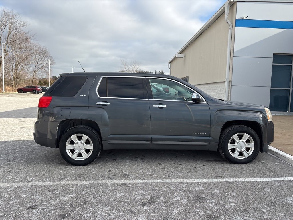Used 2010 GMC Terrain SLE image 4