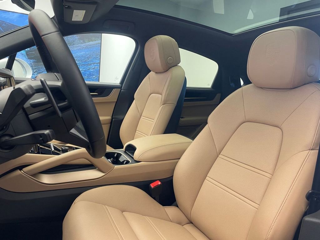 Used 2026 Porsche Cayenne S AWD/4WD image 5