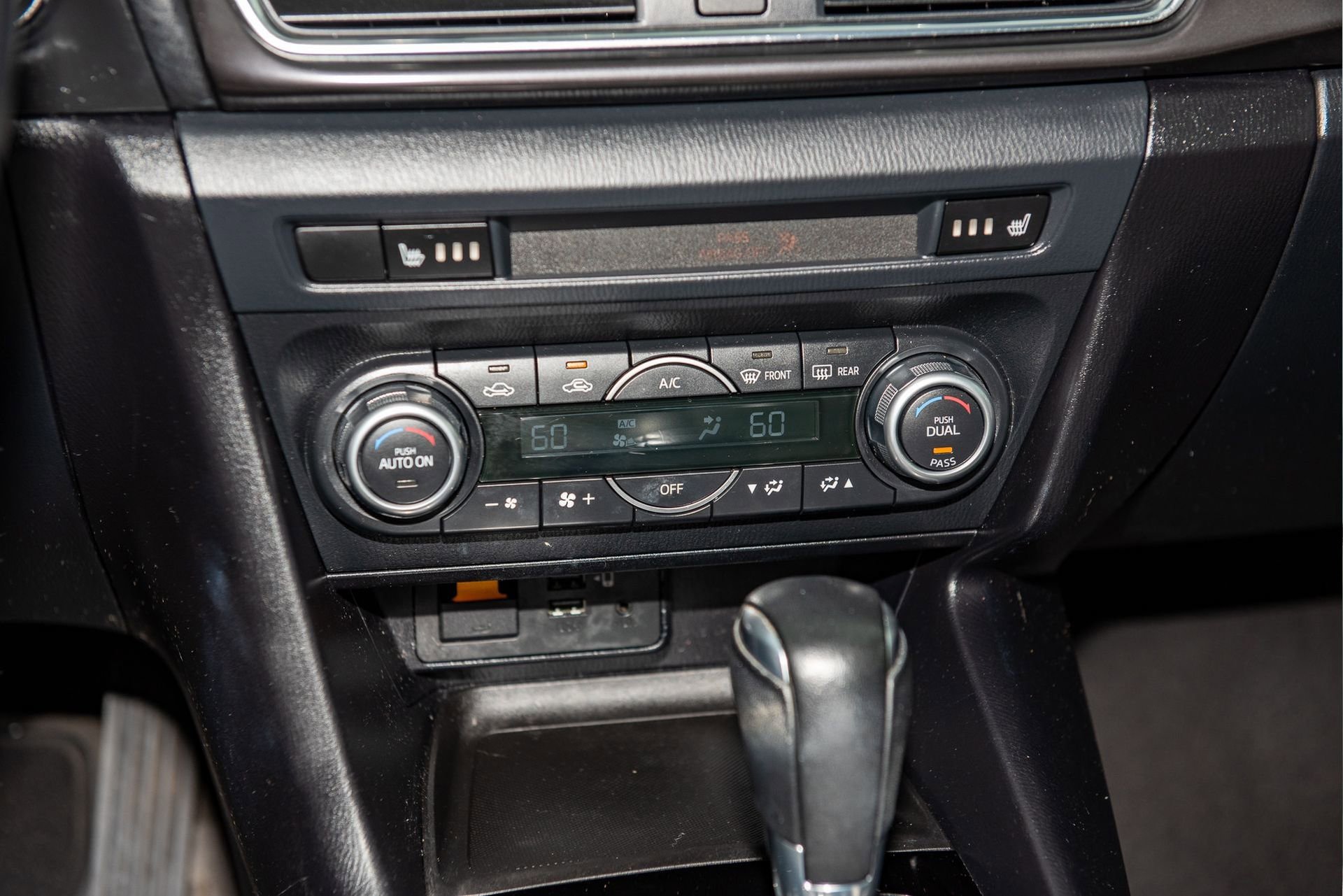 Used 2018 MAZDA MAZDA3 Grand Touring image 20