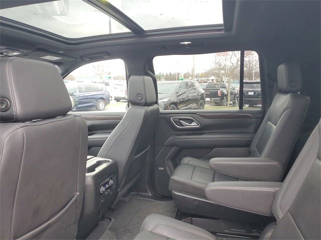 Certified 2022 Chevrolet Suburban LT w/ Luxury Package image 9