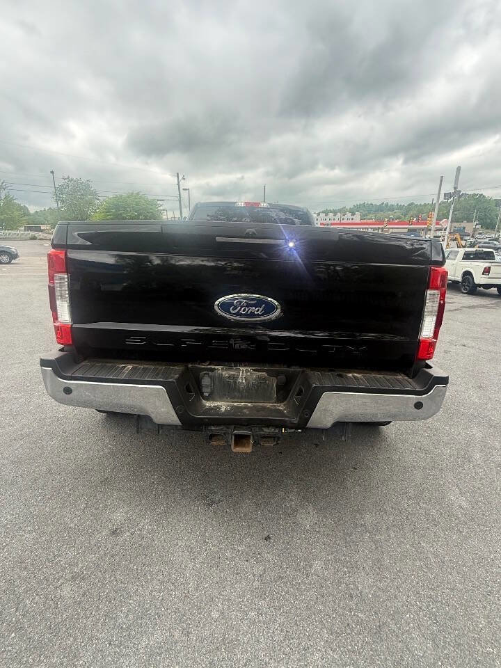Used 2017 Ford F350 Lariat w/ Lariat Ultimate Package AWD/4WD image 4