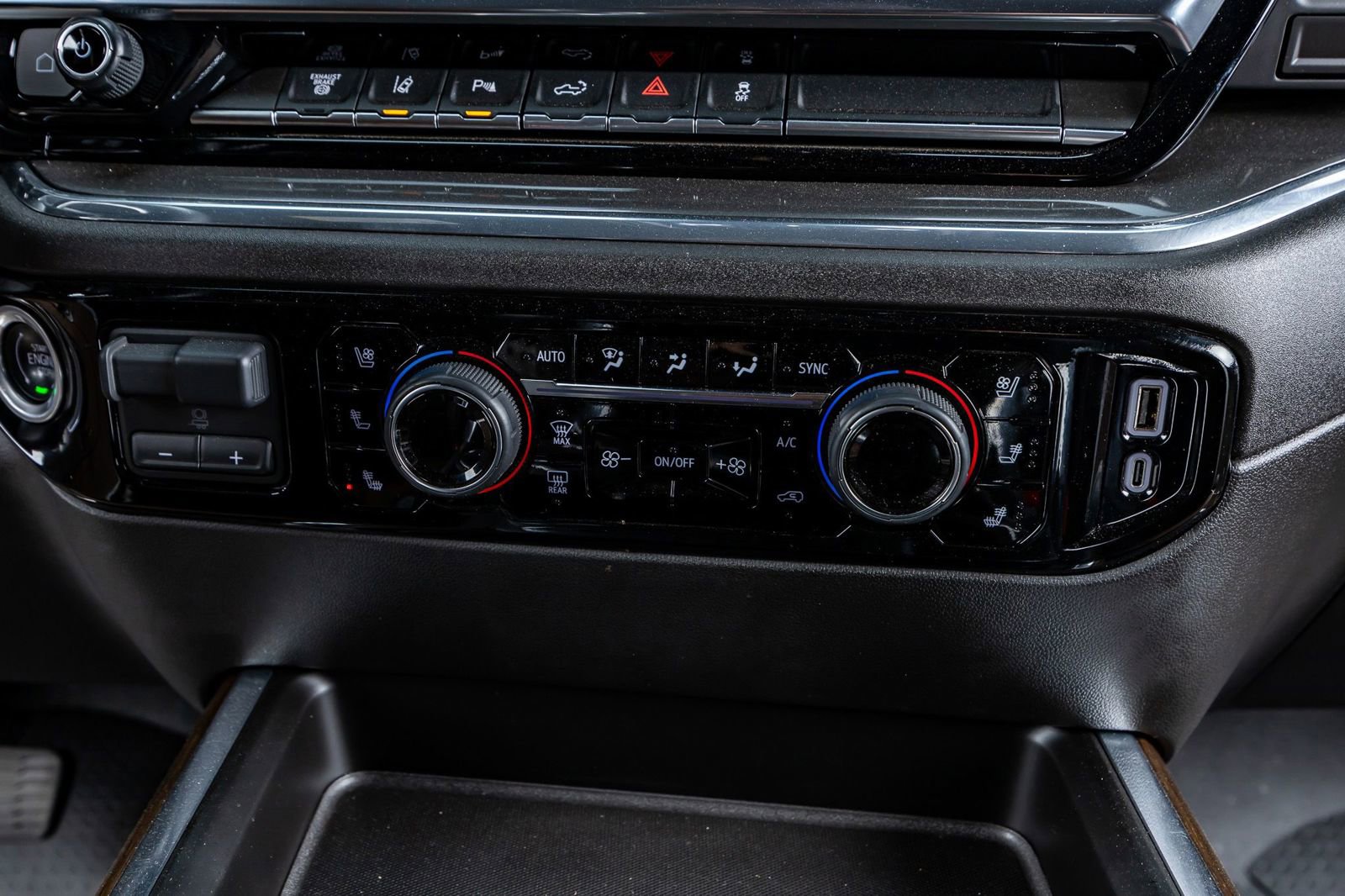 Used 2024 Chevrolet Silverado 3500 High Country w/ High Country Premium Package image 27