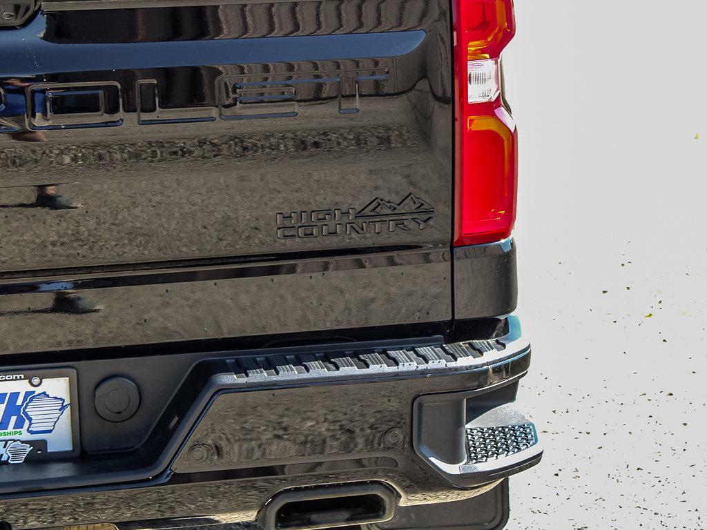 Used 2025 Chevrolet Silverado 1500 High Country w/ Midnight Edition AWD/4WD image 13