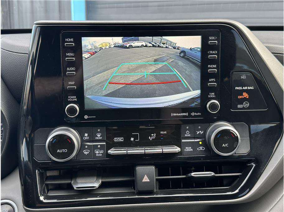 Used 2020 Toyota Highlander LE image 27