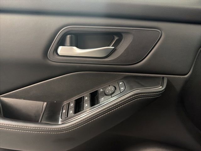 Used 2024 Nissan Rogue SV image 19