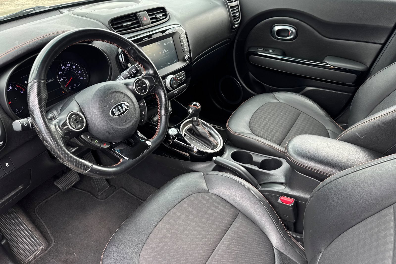 Used 2019 Kia Soul ! FWD image 9