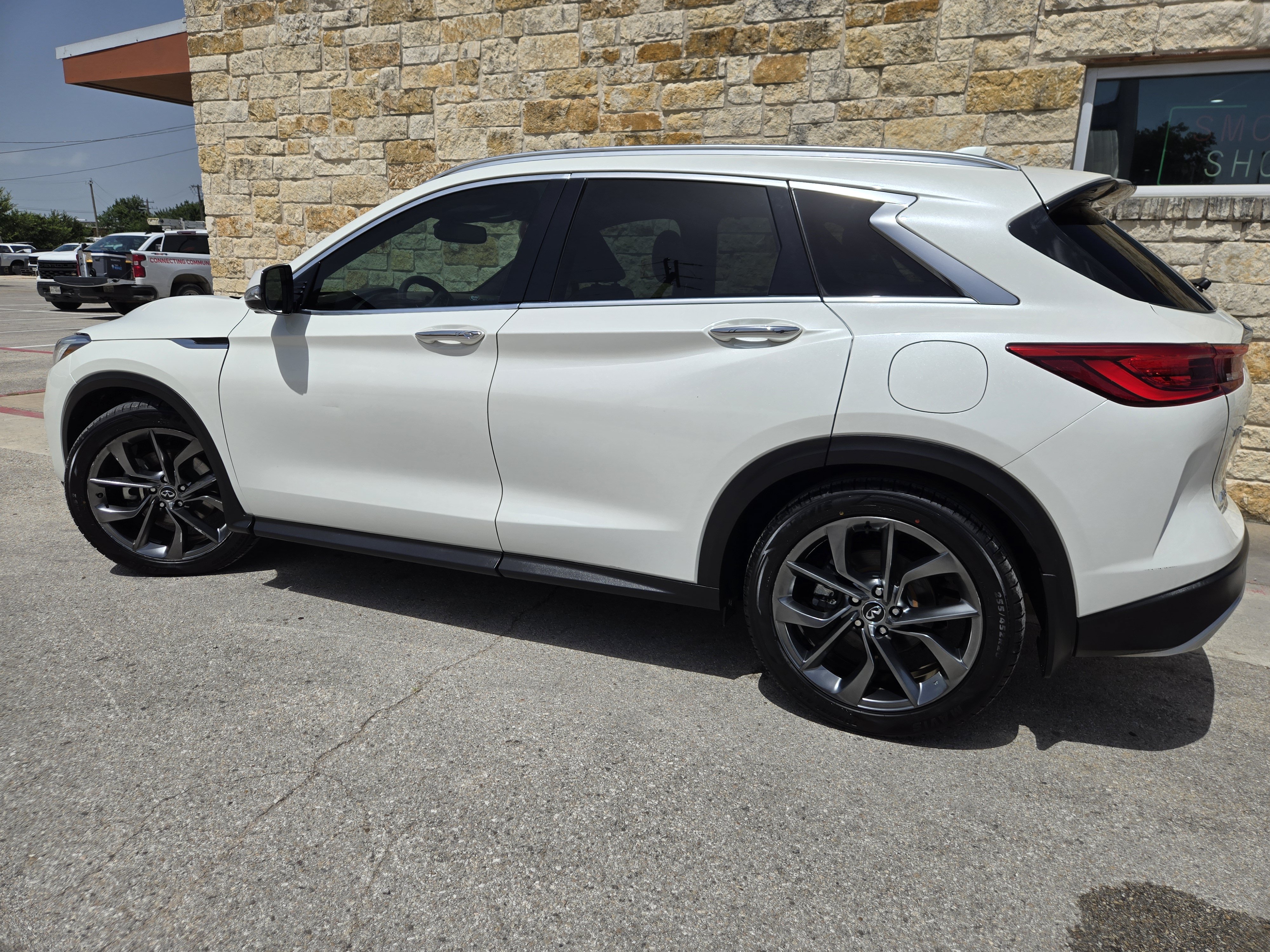 Used 2019 INFINITI QX50 Essential w/ Sensory Package AWD/4WD image 3