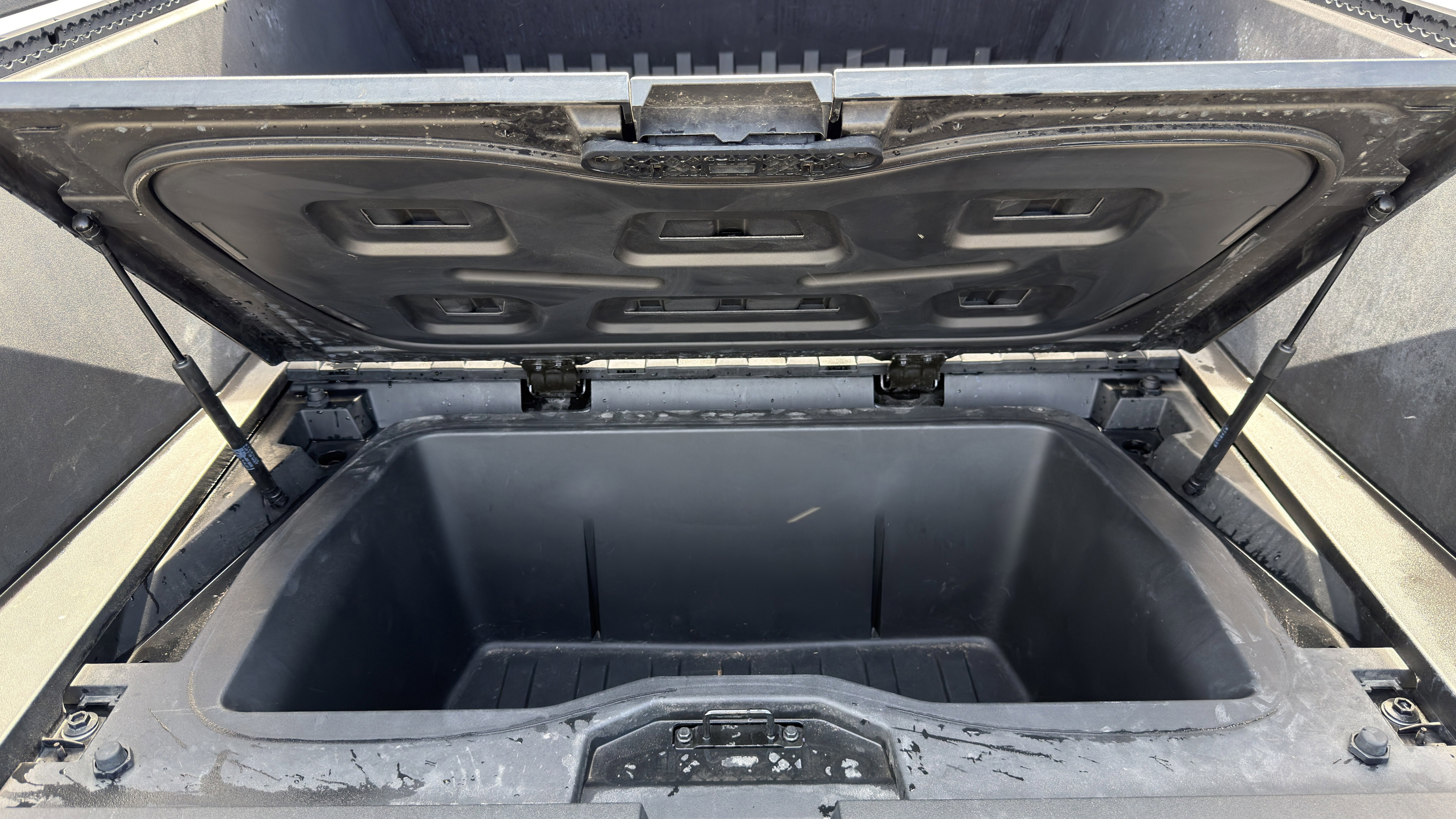 Used 2025 Tesla Cybertruck AWD Crew Cab image 47