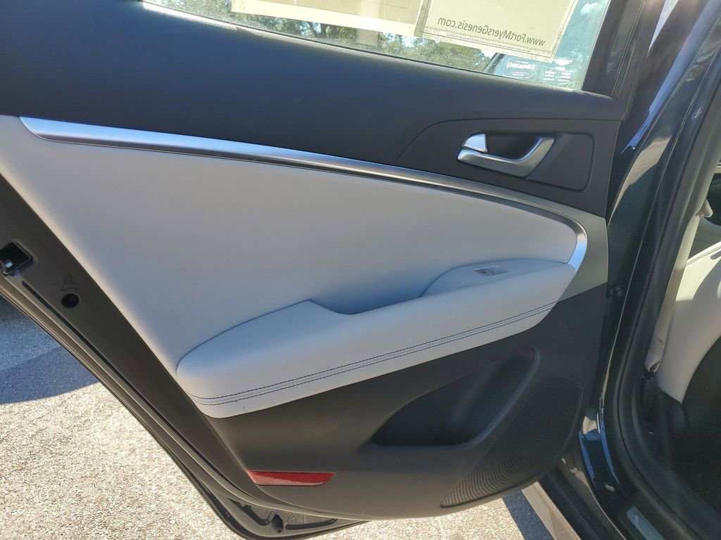 Certified 2025 Genesis G70 2.5T image 16