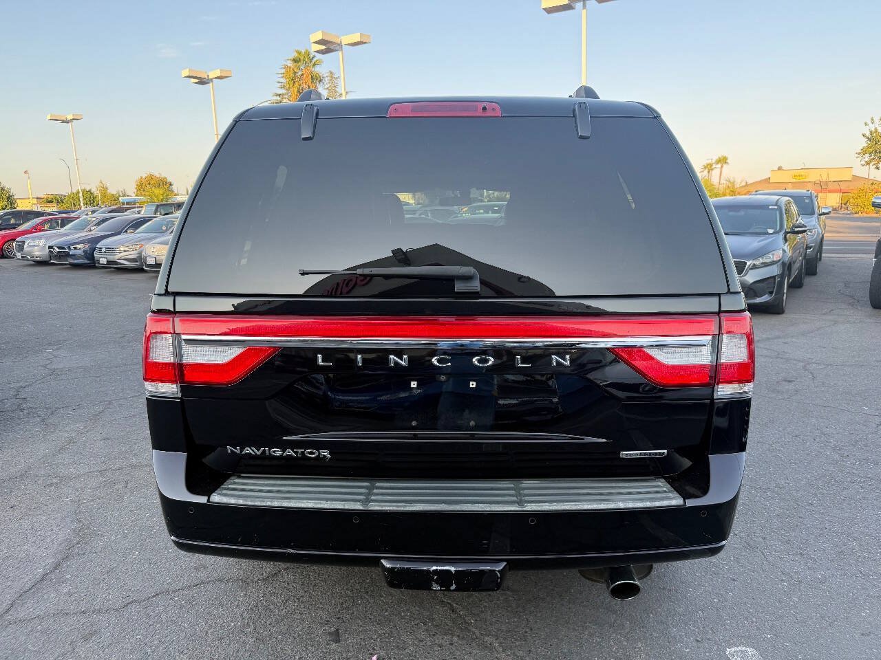 Used 2016 Lincoln Navigator Select AWD/4WD image 7