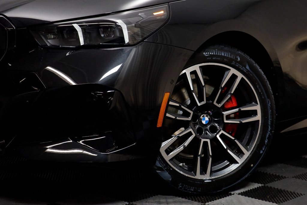 New 2026 BMW 530i xDrive w/ M Sport Package AWD/4WD image 3