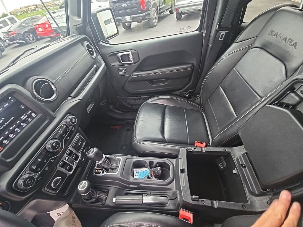 Used 2018 Jeep Wrangler Unlimited Sahara w/ Cold Weather Group image 23