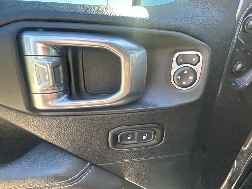 Used 2019 Jeep Wrangler Unlimited Sahara AWD/4WD image 15