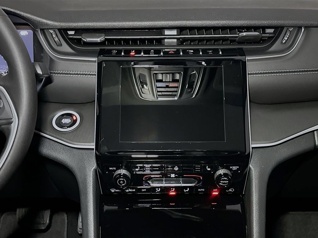 New 2025 Jeep Grand Cherokee L Altitude AWD/4WD image 13