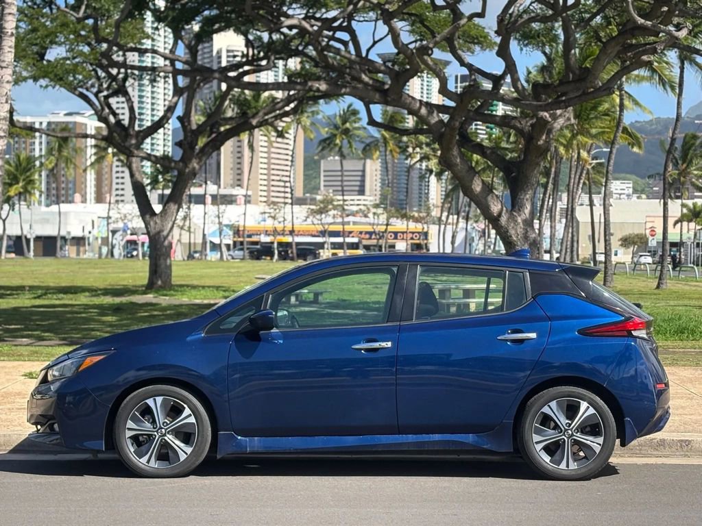 Used 2022 Nissan Leaf SV image 2