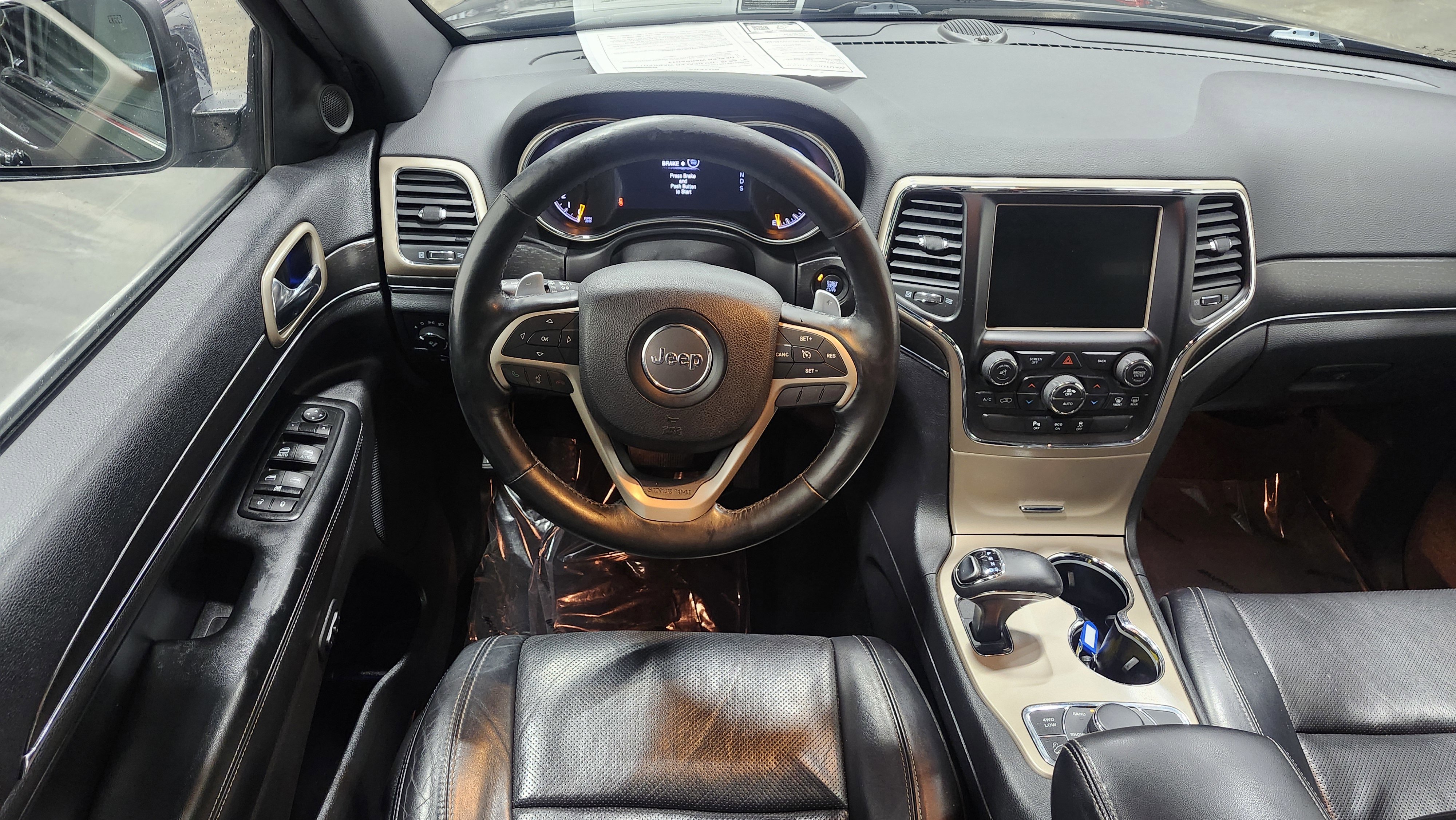 Used 2015 Jeep Grand Cherokee Limited w/ Luxury Group II image 29