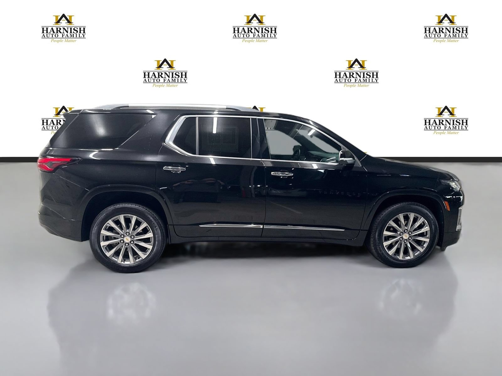 Used 2023 Chevrolet Traverse Premier w/ LPO, Floor Liner Package AWD/4WD image 5