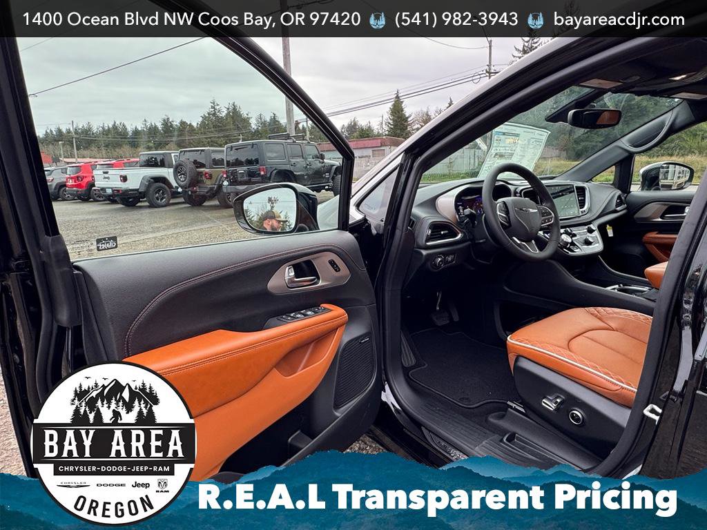 New 2026 Chrysler Pacifica Pinnacle w/ Trailer Tow Group image 10