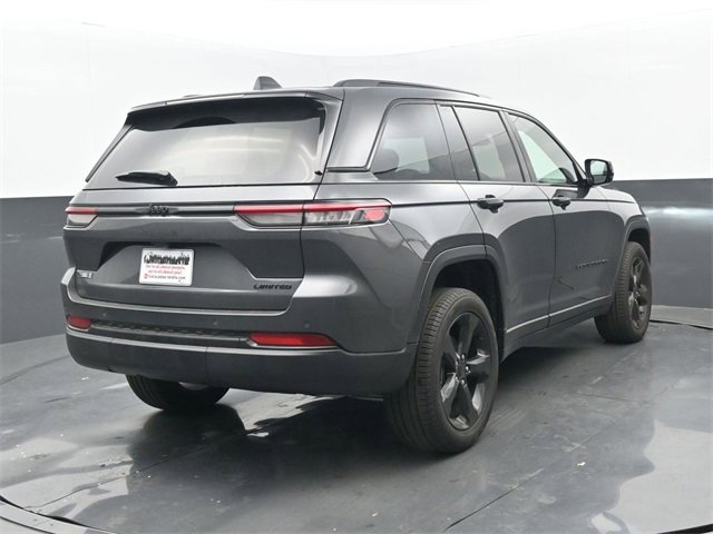 Used 2025 Jeep Grand Cherokee Limited w/ Black Appearance Package image 6
