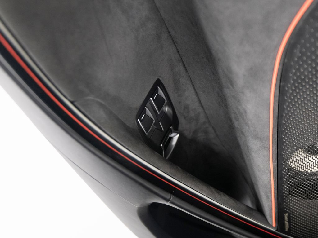 Used 2023 McLaren Artura RWD image 12