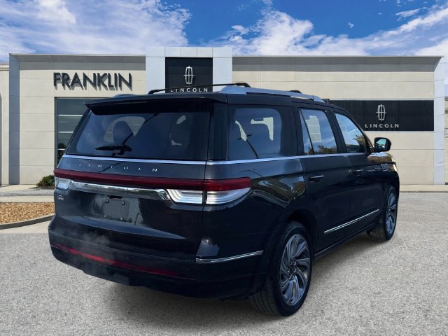 Used 2024 Lincoln Navigator Reserve AWD/4WD image 7