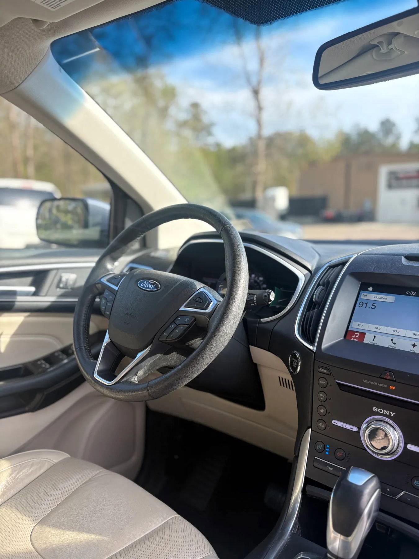 Used 2018 Ford Edge Titanium w/ Equipment Group 301A FWD image 25