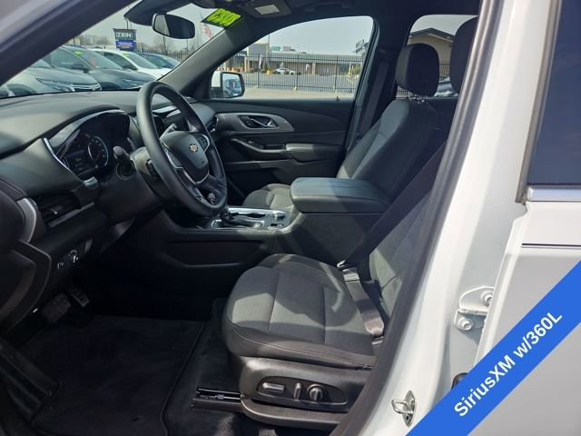 Used 2023 Chevrolet Traverse LT image 10