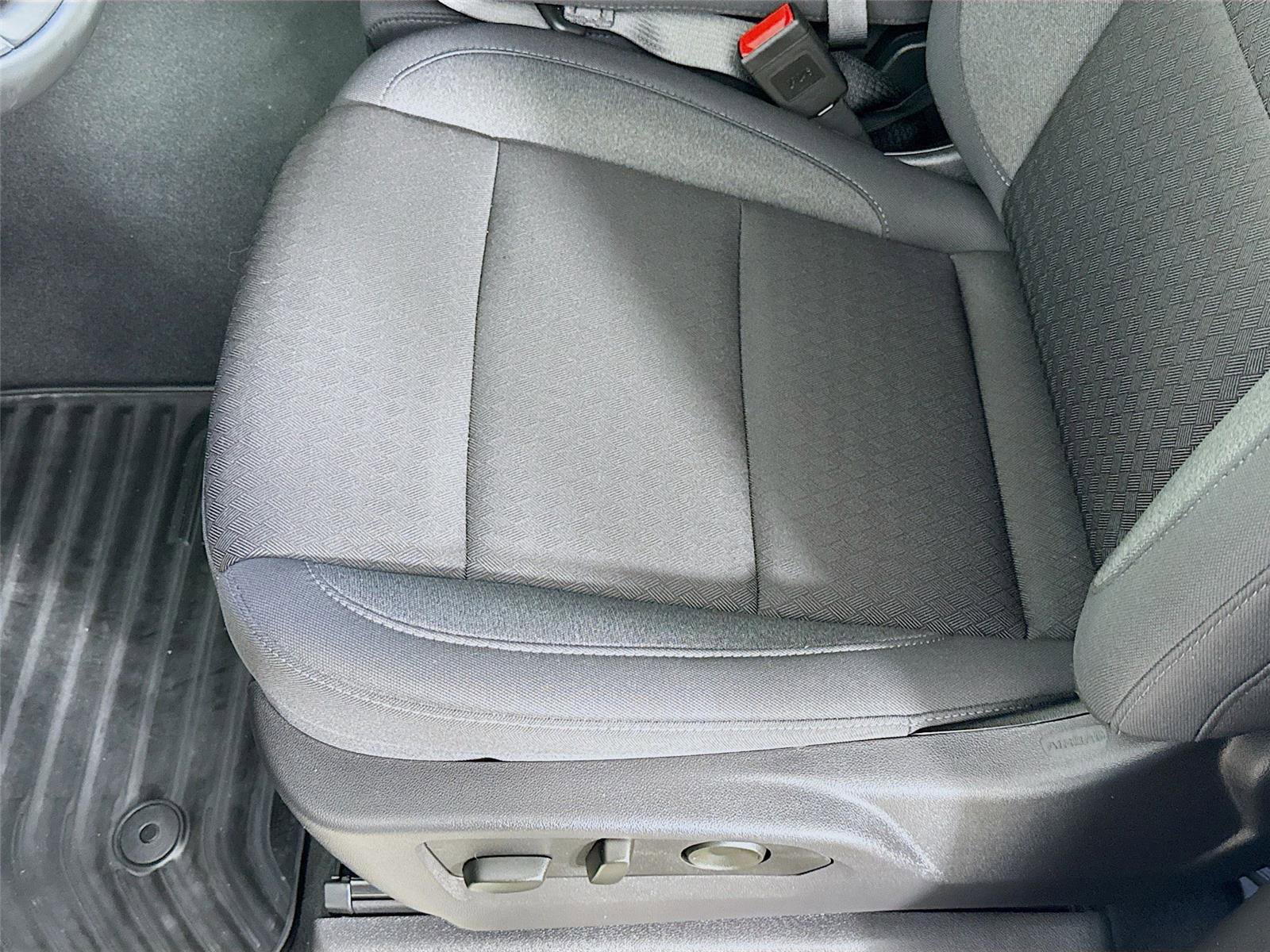 Used 2024 Chevrolet Silverado 1500 LT image 18