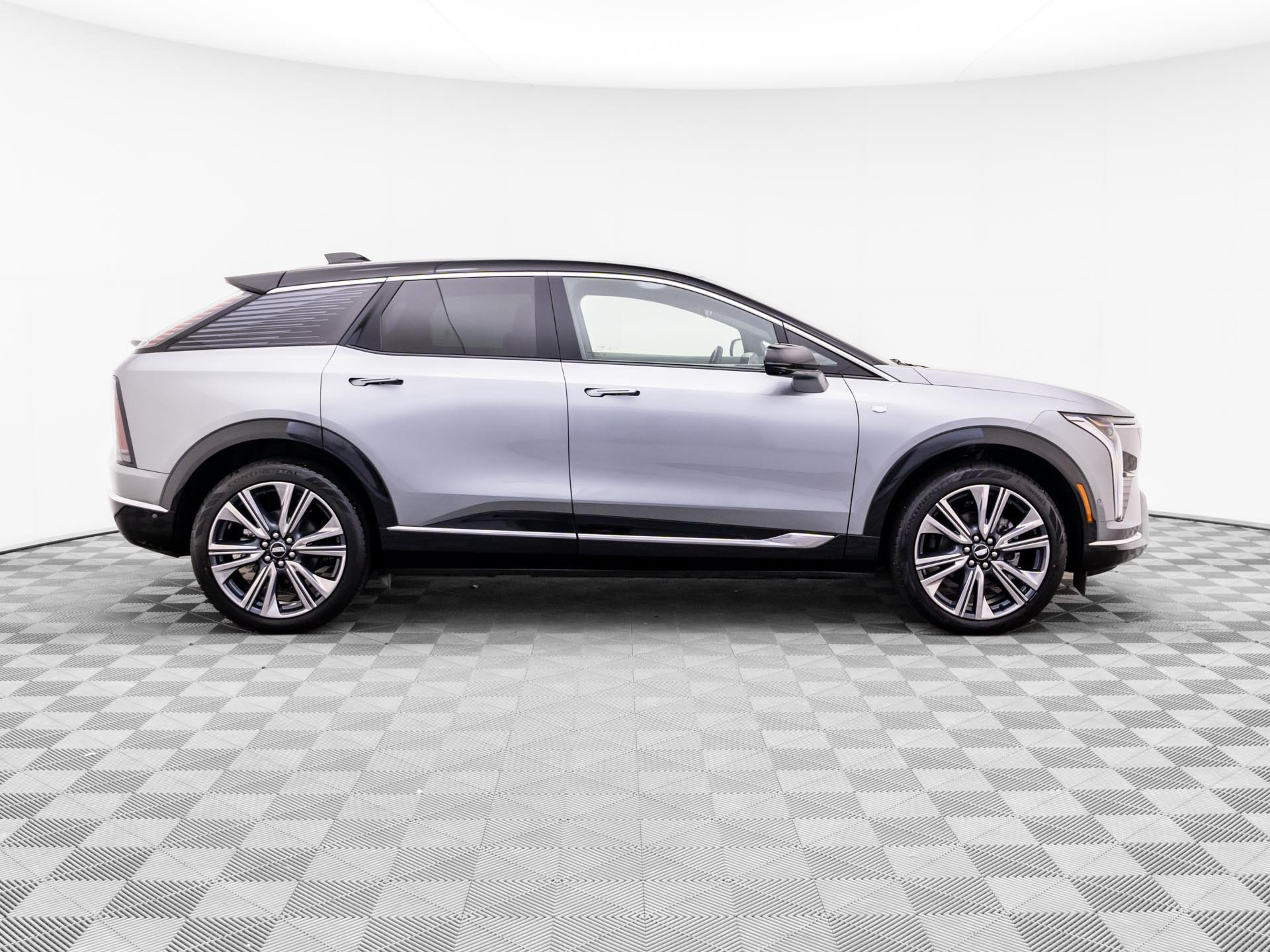 Used 2025 Cadillac Optiq Luxury 2 AWD/4WD image 6