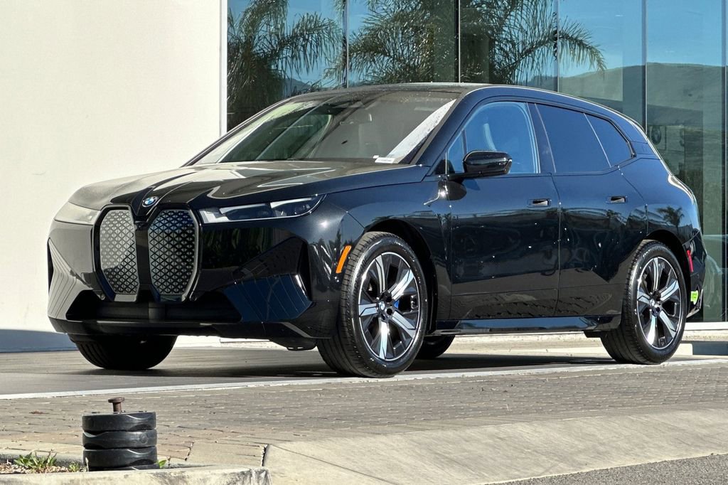 Used 2023 BMW iX xDrive50 w/ Premium Package image 7