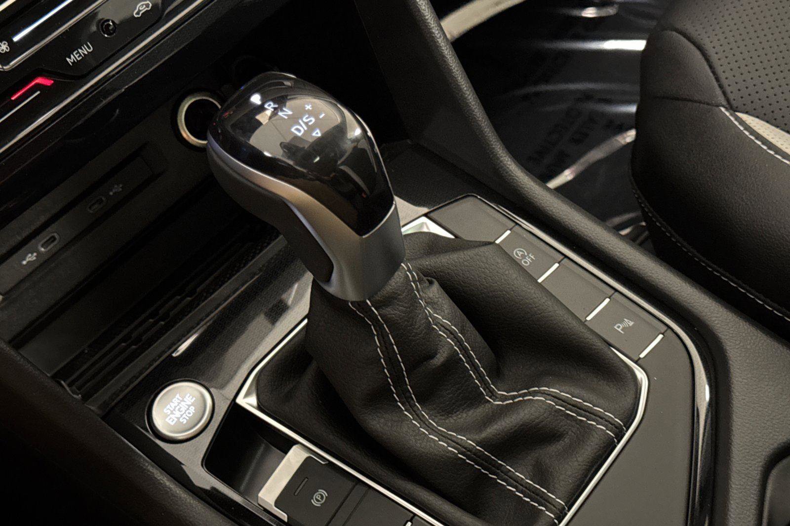 New 2025 Volkswagen Taos SEL image 20