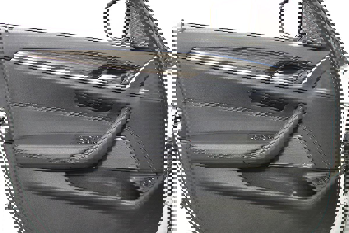 Used 2023 BMW 530e w/ M Sport Package image 35