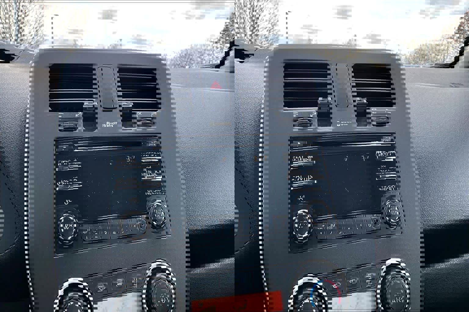 Used 2015 Nissan Leaf S w/ Charge Package image 32