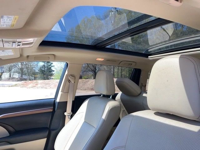 Used 2017 Toyota Highlander Limited Platinum image 27