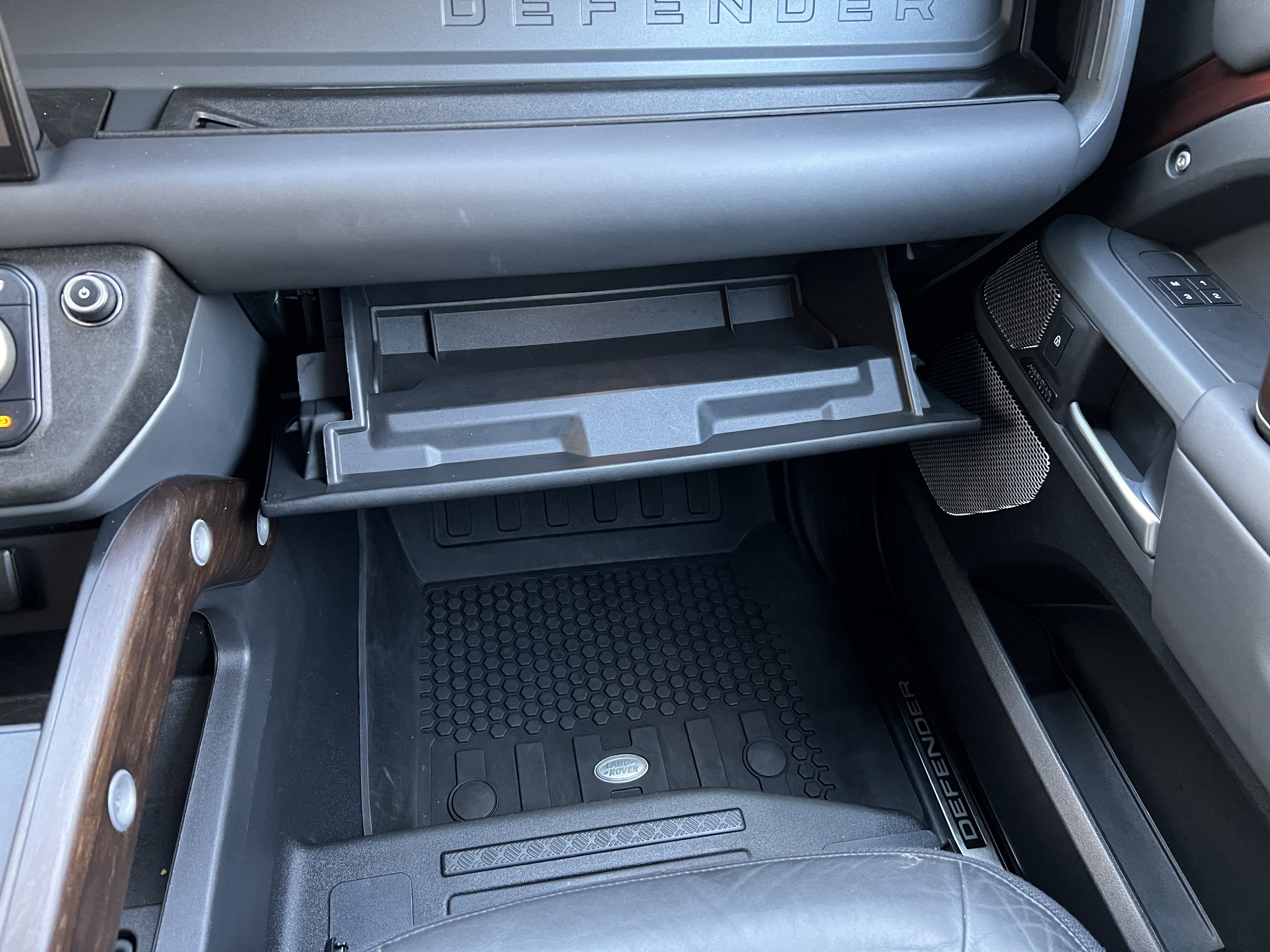 Used 2023 Land Rover Defender 130 X image 36