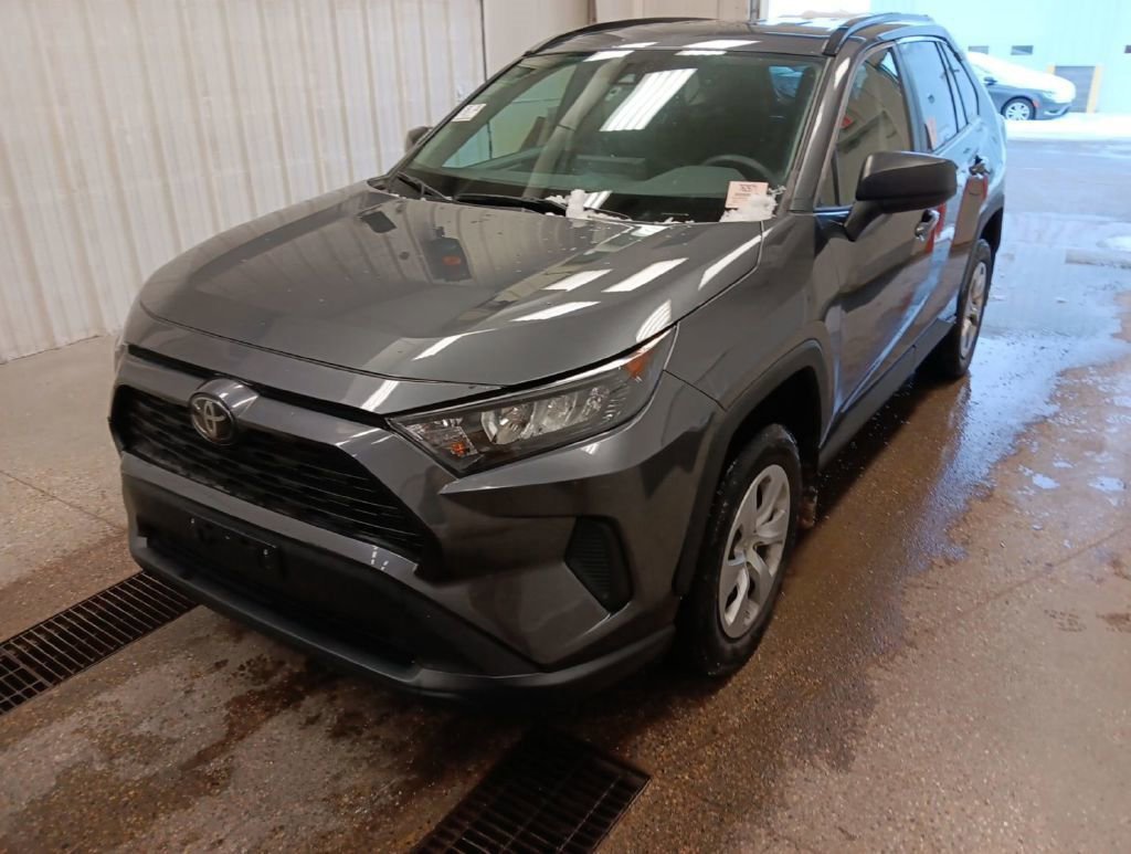 Used 2020 Toyota RAV4 LE image 1