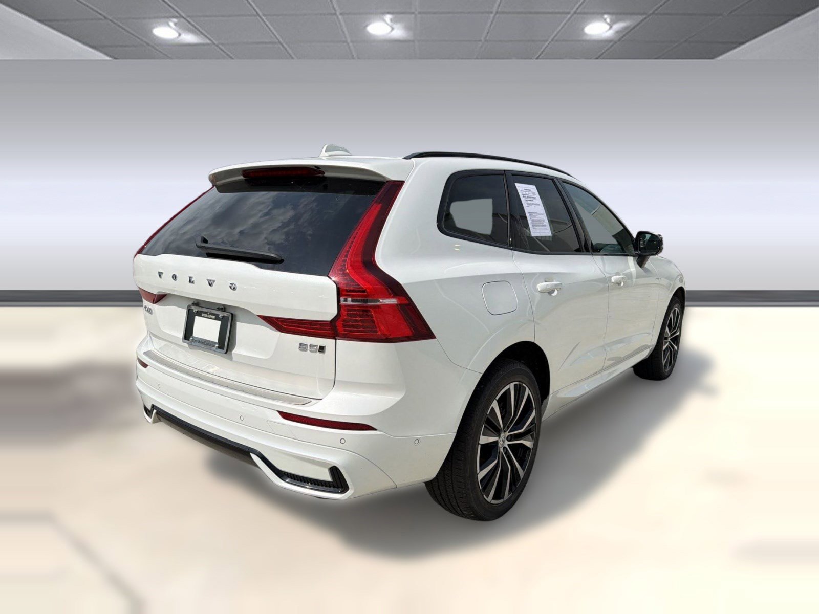 Used 2023 Volvo XC60 B5 Plus w/ Climate Package AWD/4WD image 9