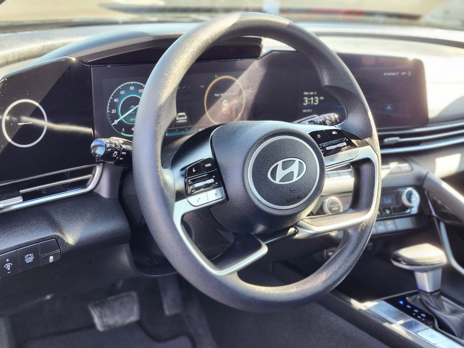 Certified 2024 Hyundai Elantra Blue FWD image 20