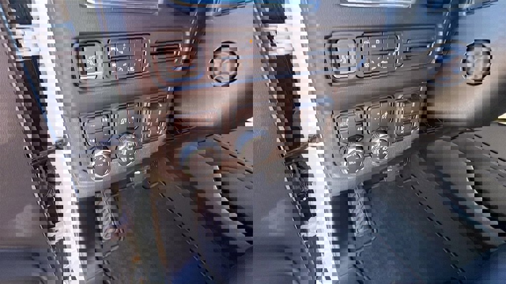 Used 2022 Chevrolet Tahoe Z71 w/ Luxury Package image 26