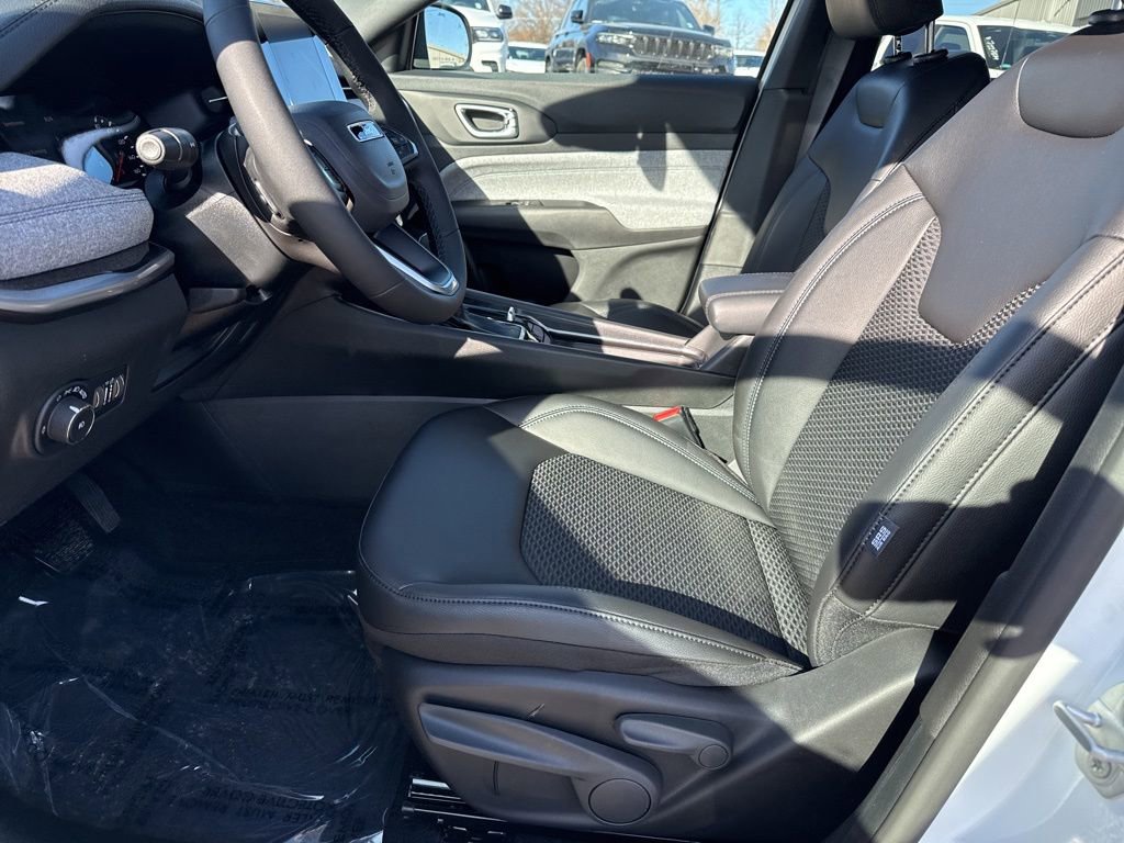 New 2026 Jeep Compass Latitude image 10