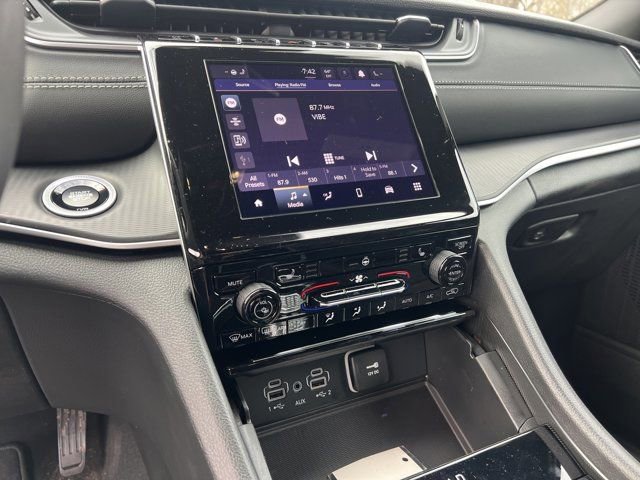 New 2025 Jeep Grand Cherokee Altitude image 24