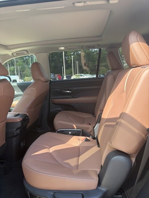 Used 2026 Toyota Grand Highlander Platinum image 3