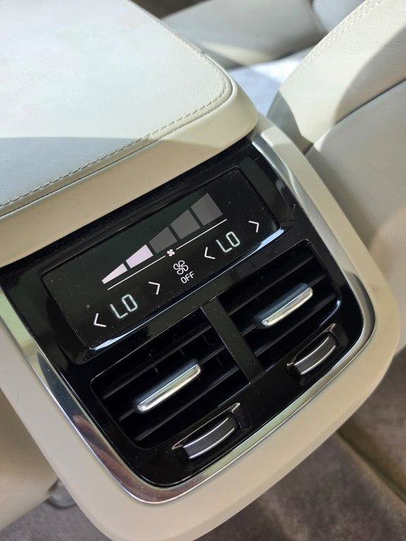 Used 2016 Volvo XC90 T6 Inscription w/ Vision Package AWD/4WD image 3
