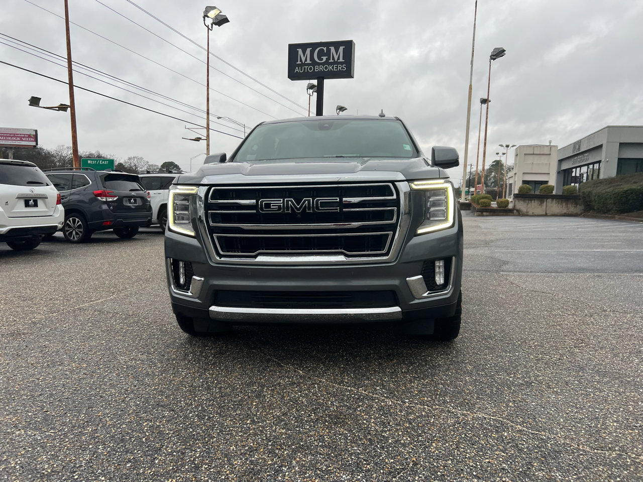 Used 2022 GMC Yukon SLT w/ SLT Premium Package image 7
