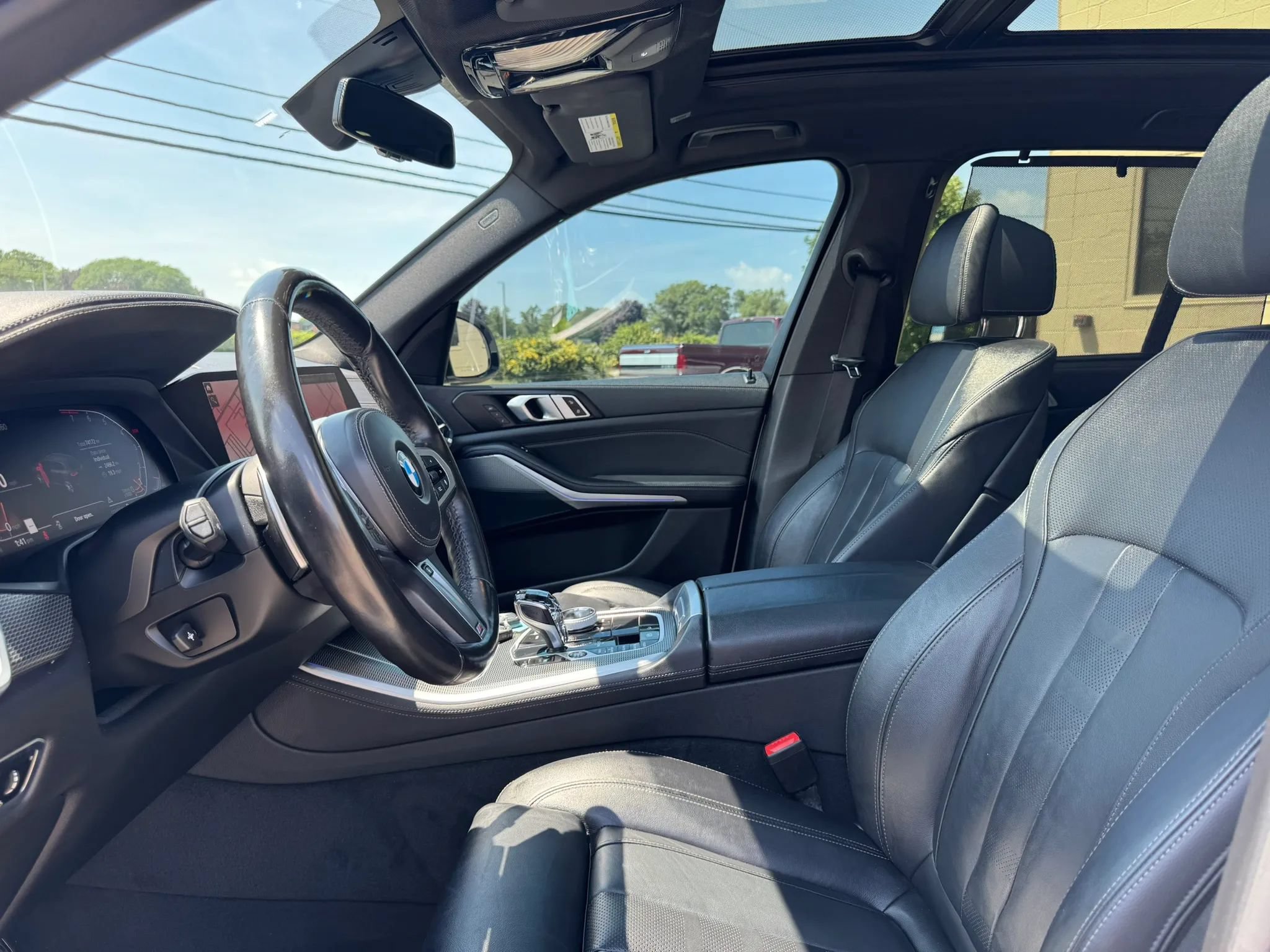Used 2021 BMW X5 xDrive40i w/ M Sport Package AWD/4WD image 22
