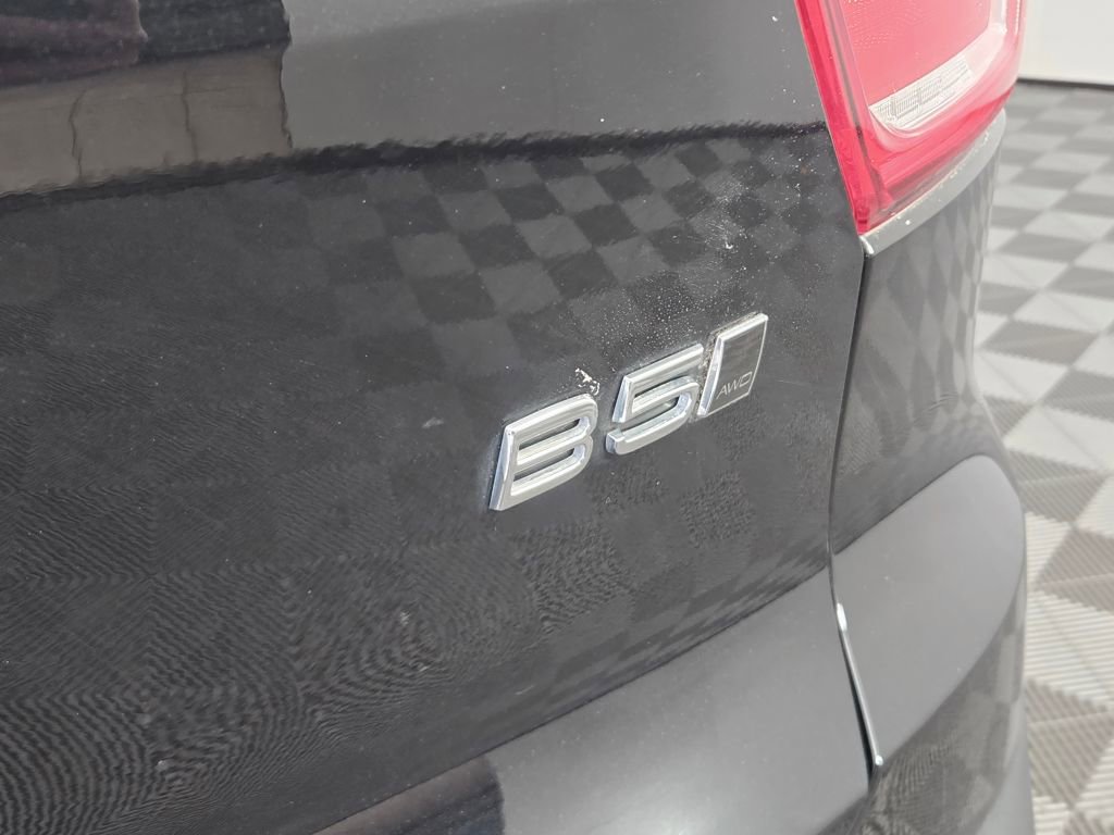 Certified 2023 Volvo XC40 B5 Ultimate w/ Climate Package image 7