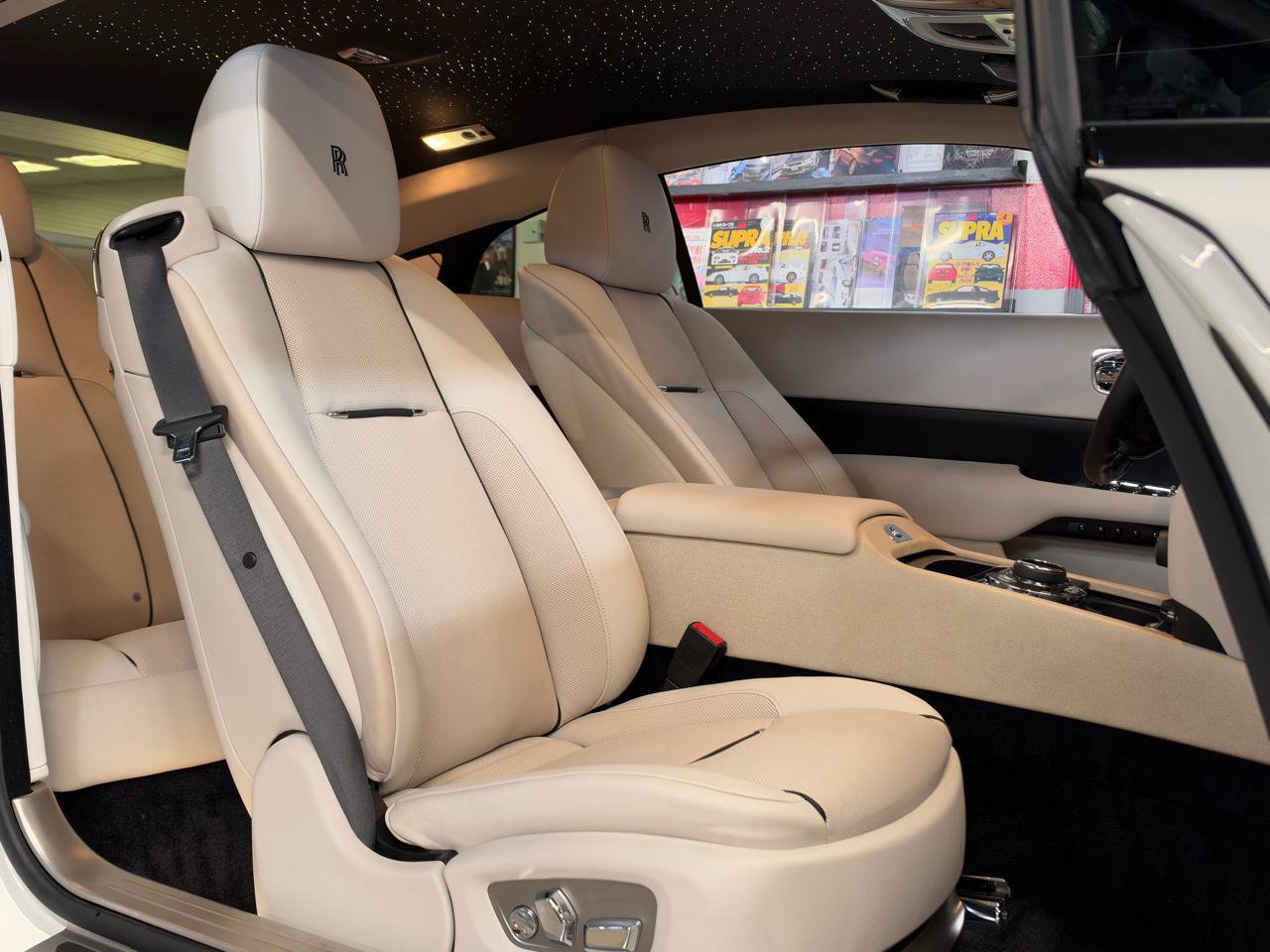 Used 2016 Rolls-Royce Wraith RWD image 25