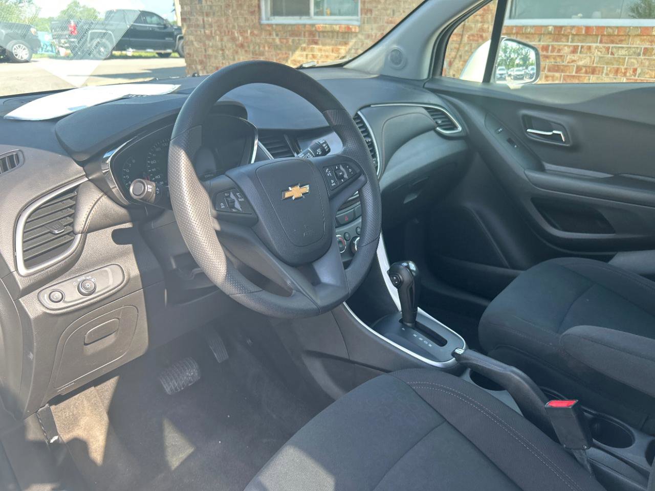 Used 2022 Chevrolet Trax LS w/ Tint and Cruise Package AWD/4WD image 17