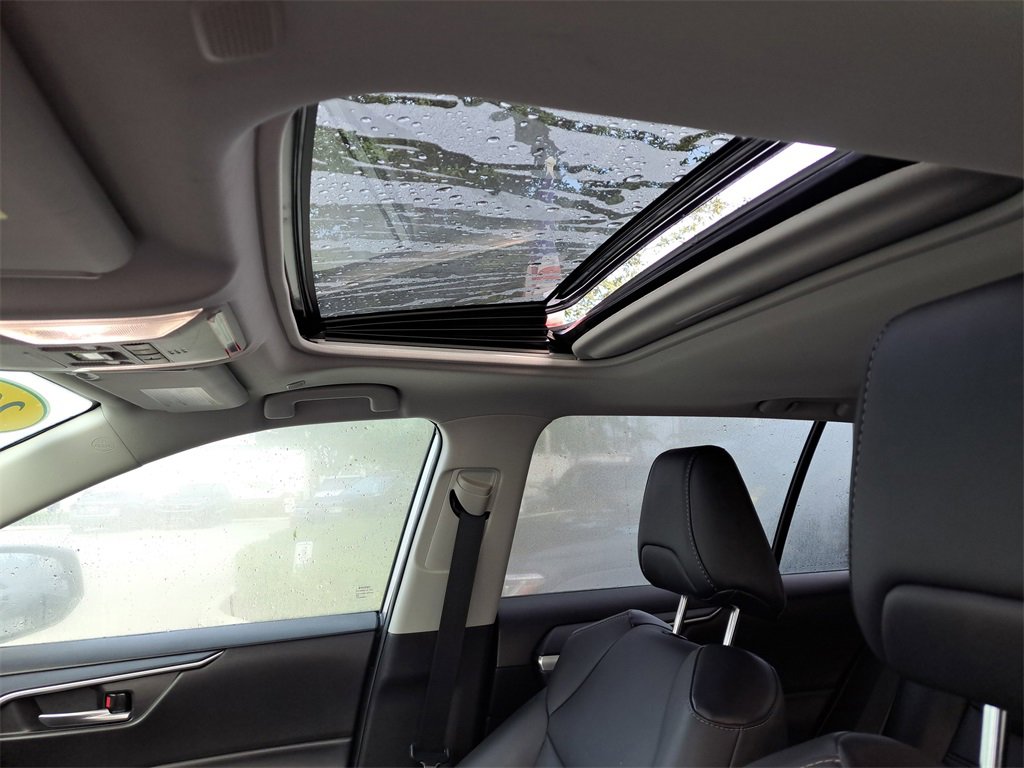 Used 2023 Toyota RAV4 XLE Premium image 14