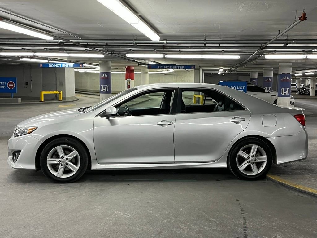 Used 2014 Toyota Camry SE image 25